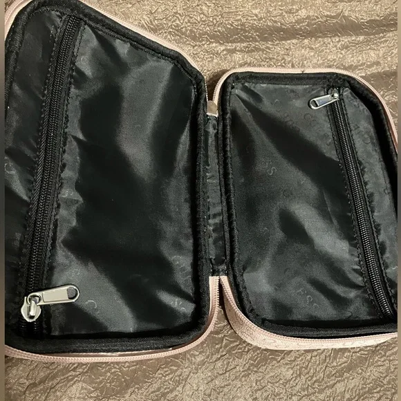 Guess Makeup Bag - Picture 7 of 8